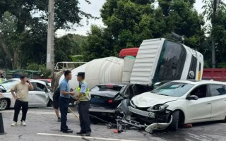 A6L被罐车压顶护住车内乘员！一汽奥迪赠予车主关爱权益！