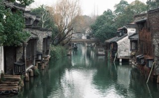 浙江古镇旅游景点排名前十 (浙江省古镇旅游景点的排名前十名)