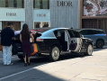网友偶遇尊界S800实车：配专职司机、隔空关门太优雅!