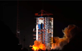 长征火箭创一日三发新纪录！我国成功发射通信技术试验卫星二十二号 !