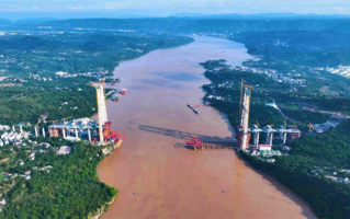 253米！世界最高双联主塔在渝封顶！