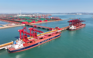 全国首个！40万吨干散货数智码头在青岛投产！