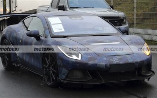 家族首款超跑！腾势Z现身纽博格林：宽体姿态、大尾翼！