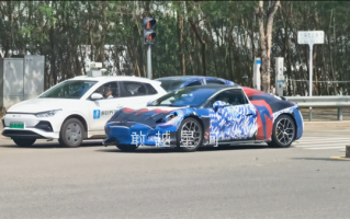 年轻人的跑车梦成真！腾势首款跑车街头亮相：动力外观媲美911！