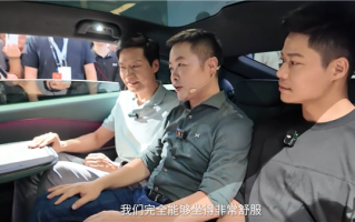 空间比肩SUV 小鹏P7+后排有多大：1米81的雷军坐进去毫无压力！