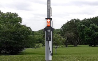 美团队将路灯改造成电车充电桩：成本更低更环保！