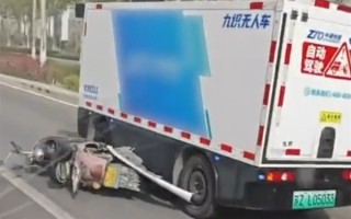 多地L4无人配送车连发交通事故！拖行电动车、撞车后自行逃离！