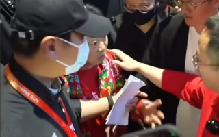 “卤鹅哥”上海车展投喂周鸿祎 周鸿祎：我去重庆再拜访你！