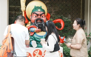 关公都连上网了 手机碰一下就能抽签 手办销量翻5倍!