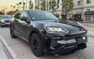 座舱史诗级革新 首搭曲面中控屏！保时捷纯电卡宴11月19日全球首发 !