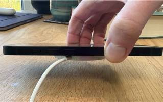 iPhone 16e不支持MagSafe充电 苹果解释原因！