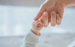 宝宝和爸爸吵架：一气之下学会走路！
