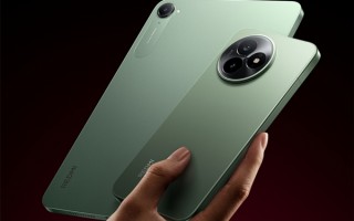REDMI团队已经抵达吐鲁番：产品经理刚走几步就满脸通红 非常热!