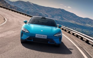 雷军兑现承诺 小米汽车OTA重磅更新：城市智驾门槛降至300公里 !