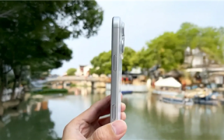 苹果iPhone 17 Pro Max机模上手：厚度增加 电池加大!