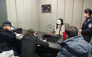 百万粉丝网红拒还债务还全国巡演：在迈巴赫内被擒控!