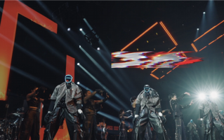 马斯克点赞宇树机器人给王力宏演唱会伴舞 王兴兴首次回应 ！