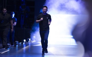 要做电车中丰田！贾跃亭：与主机厂签署协议 2025年底FX车型首车下线!