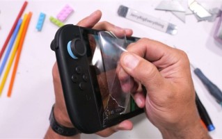 很硬很坚固！Switch 2屏幕惨遭锤子砸了50次：竟然还能正常玩！