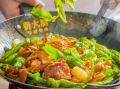 吃辣椒炒肉的队伍要排到美国了吗 具体怎么回事？