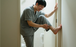 男子大腿根部得脚气：竟是袜子内裤穿错顺序惹了祸！