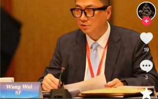 媒体称退货达40%！顺丰总裁王卫为雷军“带货”小米新款AI眼镜！