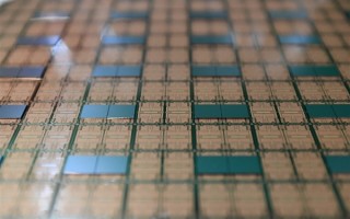 首次！中国芯片领域取得新突破 改进光刻胶缺点：提升7nm及以下先进制程良率！