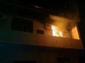 空调连夜工作突然起火 凌晨2点把房间烧了！