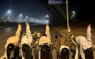 郑州大学生“夜袭”开封 一觉醒来开封全是单车：调度员哭了！