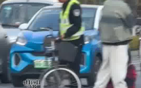 沈腾小品《扶不扶》具象化了 网友:怎么春晚现在就开始彩排了?