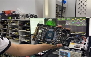 RTX 5070 Ti烧毁 出现一个大洞！竟然嫁接RX 580救活了！