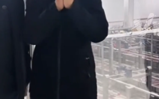 淀粉肠生产企业董事长直播吃淀粉肠：食品质量请大家放心！