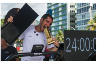 35岁男子用跑步机24小时跑188公里 相当于连续跑4个马拉松 ！