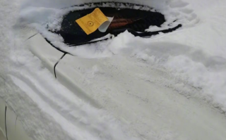 石家庄雪中罚单引热议 交警回应：是告知单 不上传的话就不处罚！