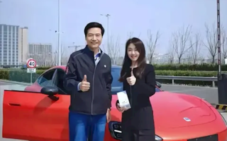 雷军真的懂女性用户 小米SU7 Ultra化妆镜三档调光详解！