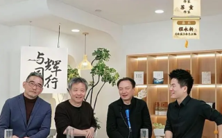 余华带货《收获》 董宇辉“拖堂” 原定一个小时“拖”到了两个半小时!