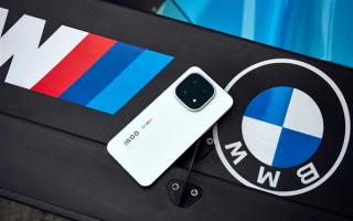 小屏用户又多了个选择！iQOO杀入小屏旗舰赛道 !