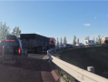 网友偶遇大堵车：竟因头车司机原地睡着了！