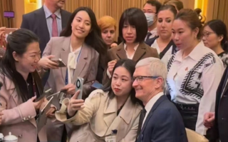 网友称苹果CEO库克来华期间偷去小米华为门店参观：本人回应！