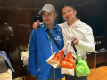 刘强东检查工作住酒店 点外卖给小哥1000元小费并合影！