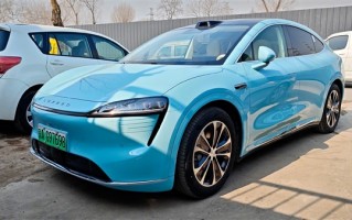 知名博主陈震：智界R7比特斯拉Model Y好出了一台Model 3！