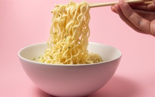 杭州外卖小哥回应2个月赚了4万多：有一些接单技巧!