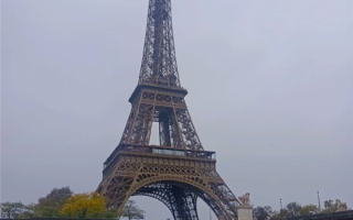 大爷拍的“素颜巴黎”火了！网友：法国旅游迎来最严厉的父亲 ！