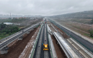 西康高铁全线铺轨正式启动 全线桥隧比高达94%！