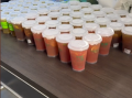 章泽天现身深圳请工友喝冰饮 点了300多杯 工友直竖大拇指点赞！