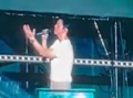 李健演唱会遇暴雨全程不打伞 现场2.2万余名观众却热情不减！