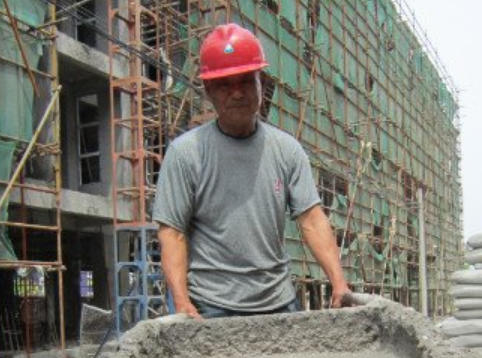 工地帽子颜色等级，黄色最常见为一般农民工(4种颜色排名)-第3张图片