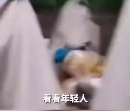 年轻人开始整顿卧铺车厢了 挂帘子不让坐：专家呼吁让边界更清晰一点!-第1张图片