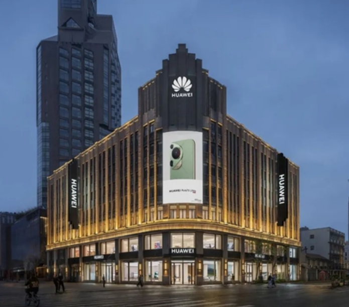 华为迄今最大规模翻新！华为上海南京东路旗舰店重新开业!-第1张图片