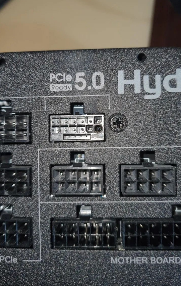 12999元买到真烫手：RTX 4090用户吐槽降低功耗仍存接口烧熔风险！-第3张图片